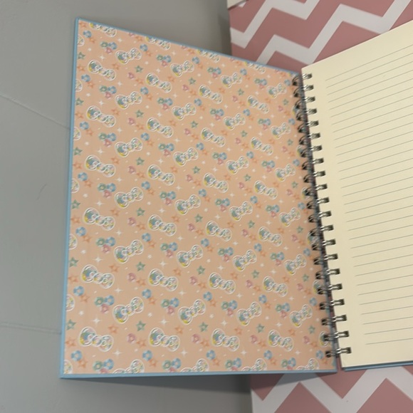 Hello Kitty Special Collection Notebook - Picture 3 of 5
